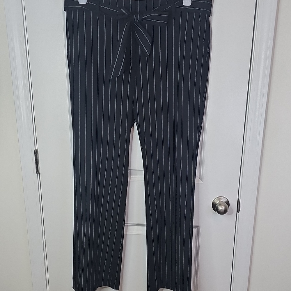 LOFT Women's Black Pinstripe Wide Leg Pants‎ Size 12